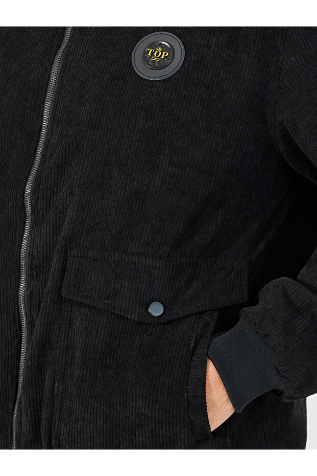 سترة عملية من قماش مخملي مع ياقة من الفرو الصناعي - 4