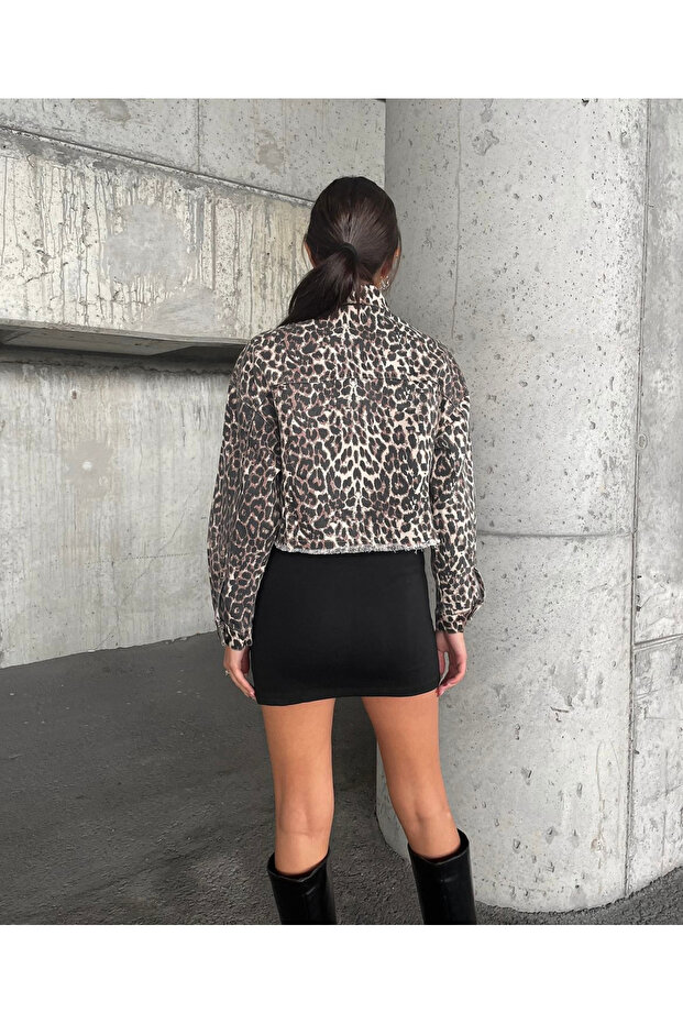 سترة جينز قصيرة بطبعة الفهد - 2