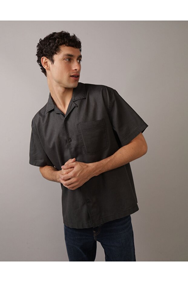 قميص AE المصنوع من مزيج الكتان بأزرار عند حوض السباحة - 1