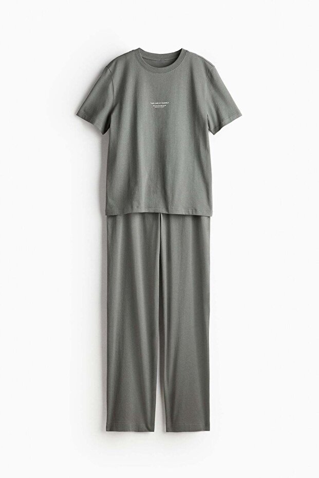 Pyjama top and bottoms