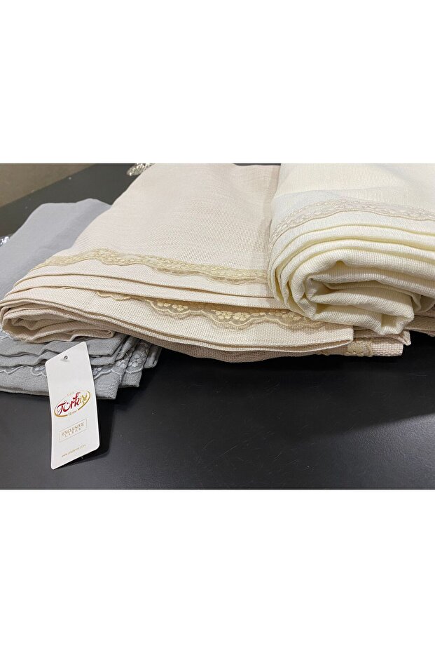 Lara Masa örtüsü - 4