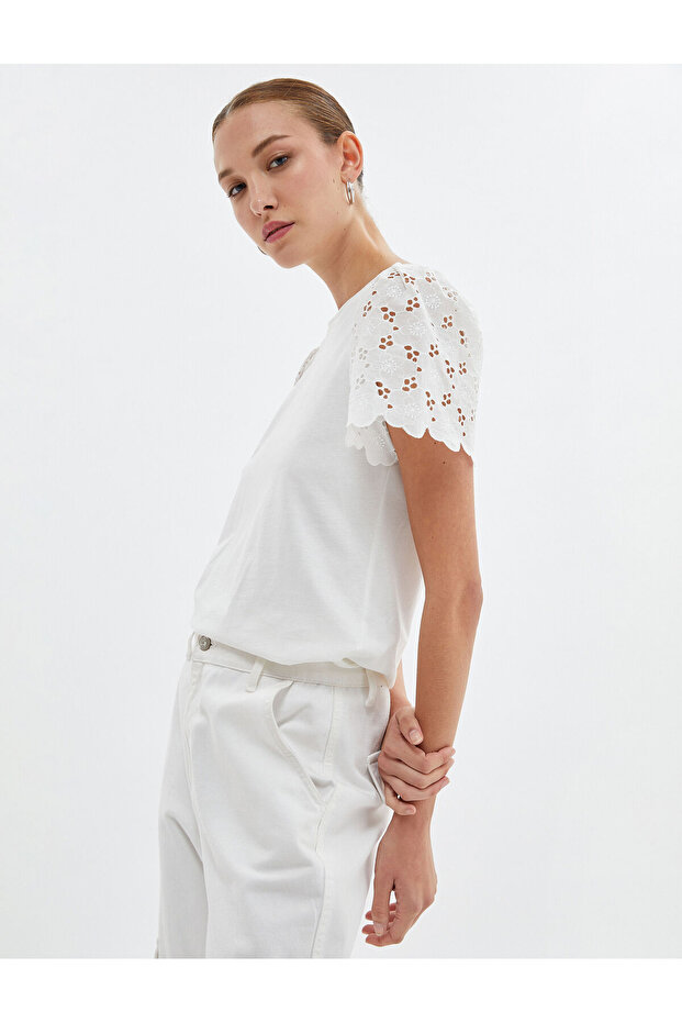 Scalloped Sleeve T-Shirt Crew Neck Standard Cut Cotton