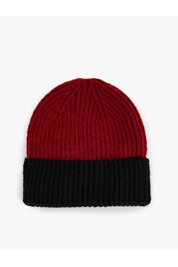 Elastic Knitted Beret with Folded Edges