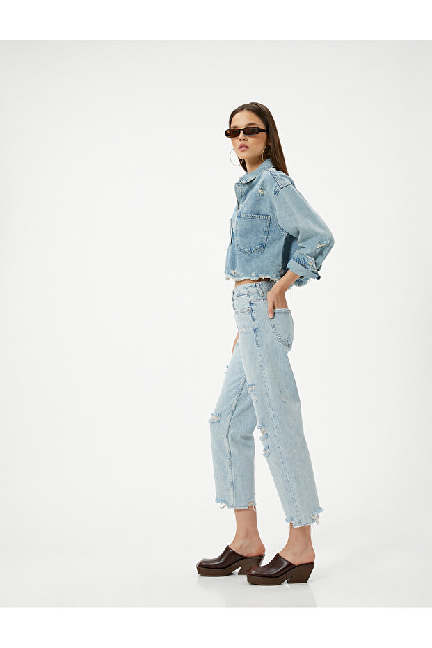 Short Straight Cut-Out Leg Jeans with Pockets - Multi-Fraying Eve Straight Jeans