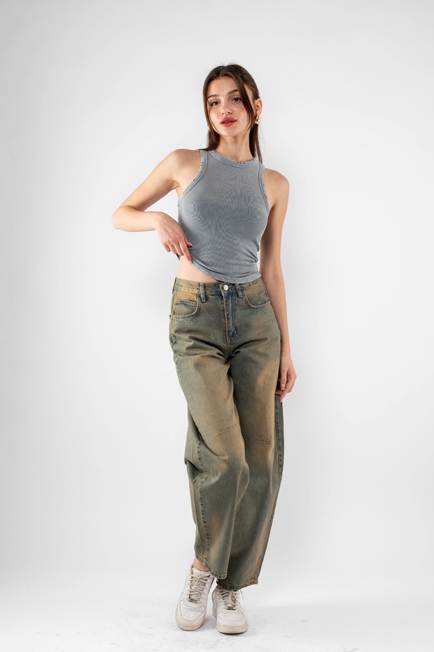 قميص داخلي أساسي ذو رقبة دائرية باللون الرمادي - 4