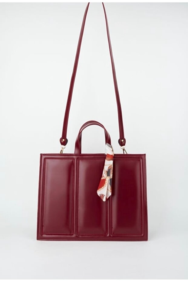 حقيبة مستطيلة من الجلد اللامع مع وشاح - 2