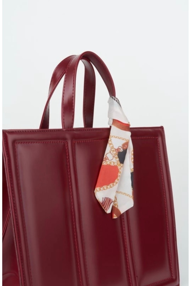 حقيبة مستطيلة من الجلد اللامع مع وشاح - 4