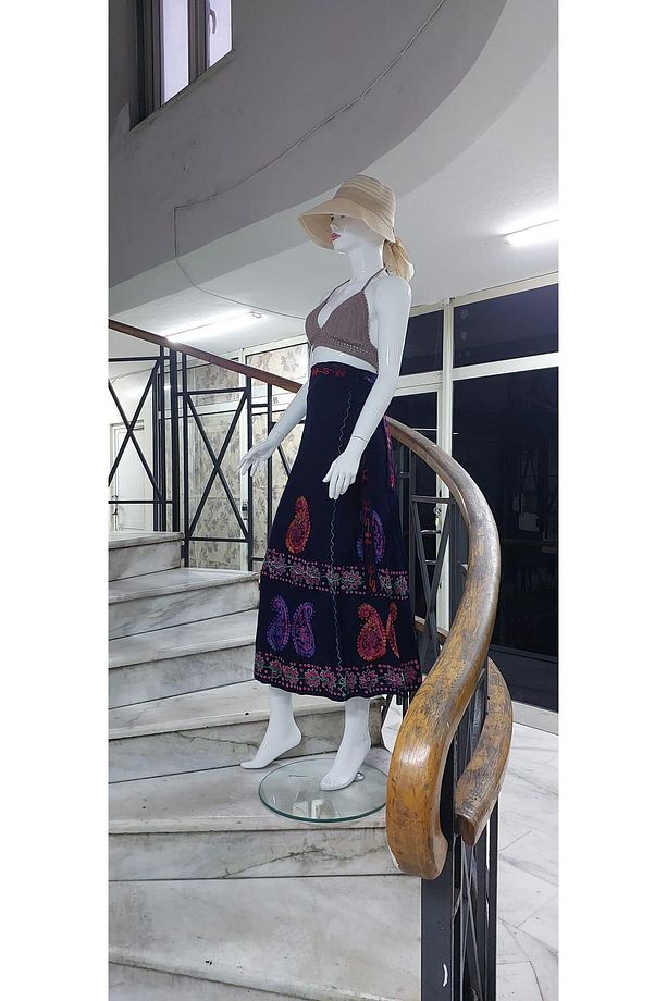 Hint Batik Çiçek Desenli ve İşlemeli Uzun Hint Anvelop Etek - 6