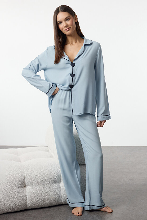 Açık Mavi Kalp Nakışlı Biyeli Viskon Dokuma Pijama Takımı THMAW25PT00179 - 2