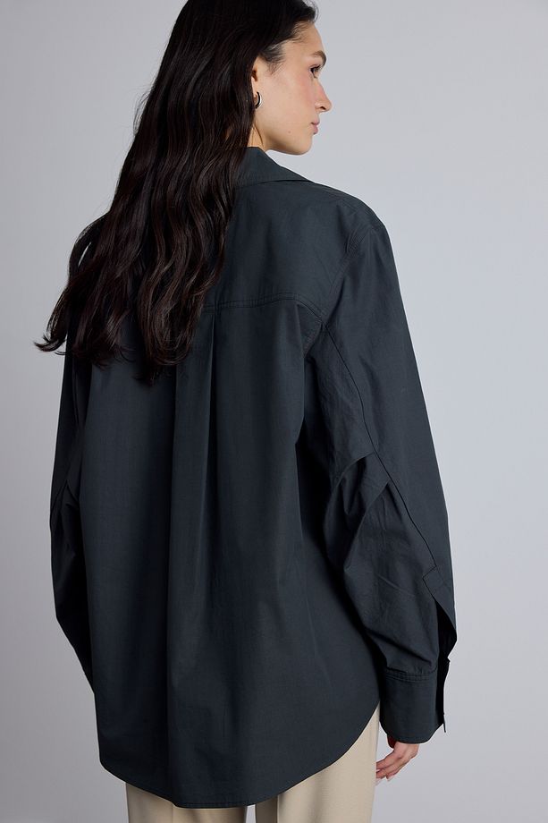 PİLE DETAYLI OVERSIZE GÖMLEK DUMAN - 7