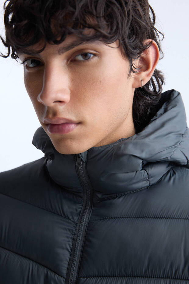 Lightweight puffer jacket with hood - 3