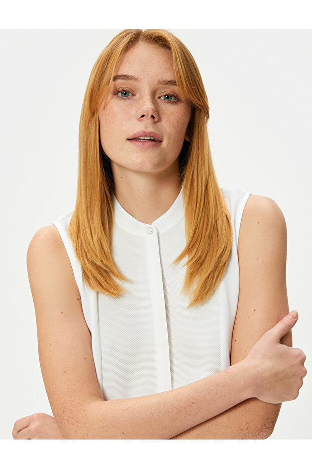 Judge Collar Shirt Sleeveless Robe Detailed