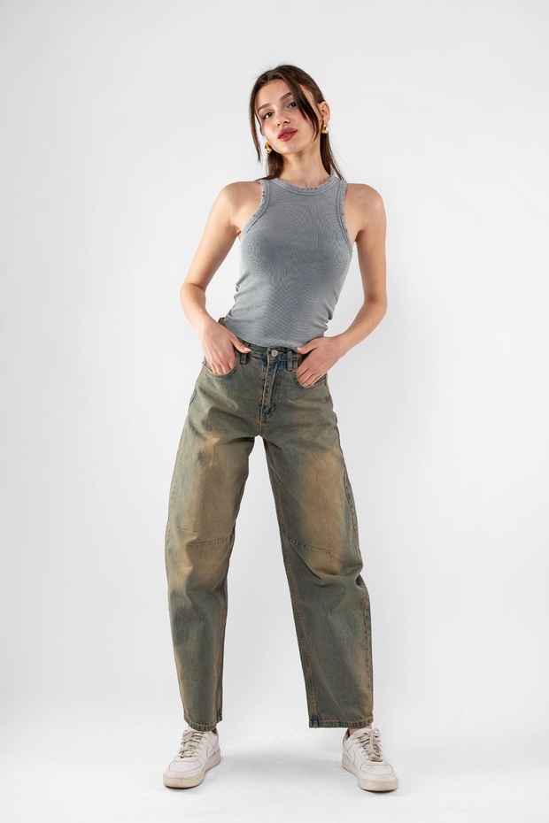 قميص داخلي أساسي ذو رقبة دائرية باللون الرمادي - 3