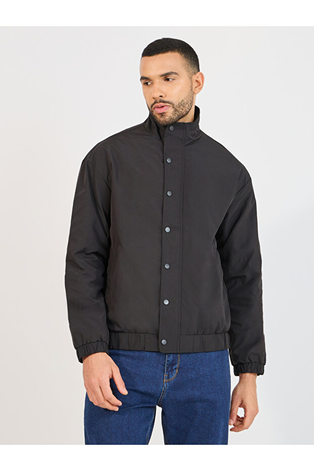 سترة منفوخة بطبعة خلفية مميزة - 3