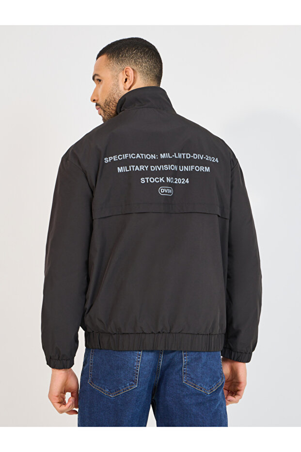 سترة منفوخة بطبعة خلفية مميزة - 6