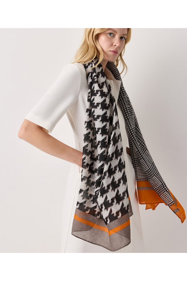 Houndstooth Patterned Shawl - 2