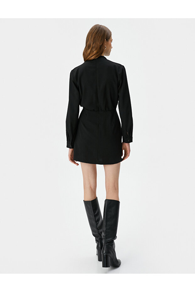 Kleid mit drapiertem Kragen, Mini-Langarm - 4