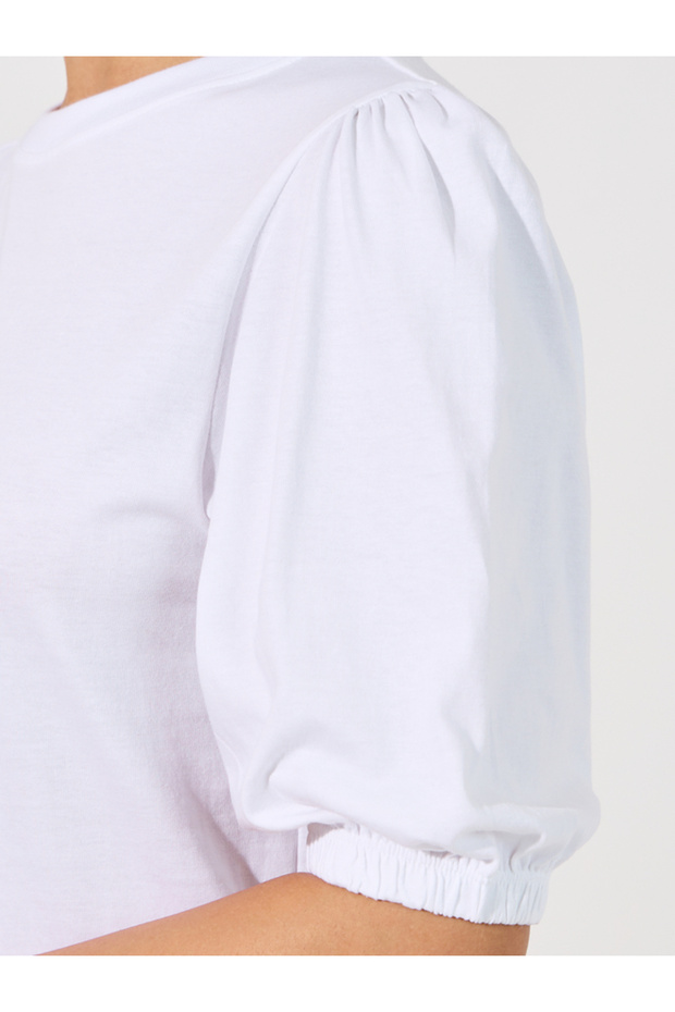 بلوزة سادة برقبة دائرية وأكمام منفوخة - 4