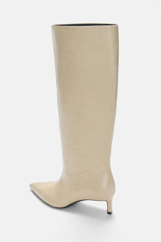 Sivri burunlu ve topuklu çizme - 4