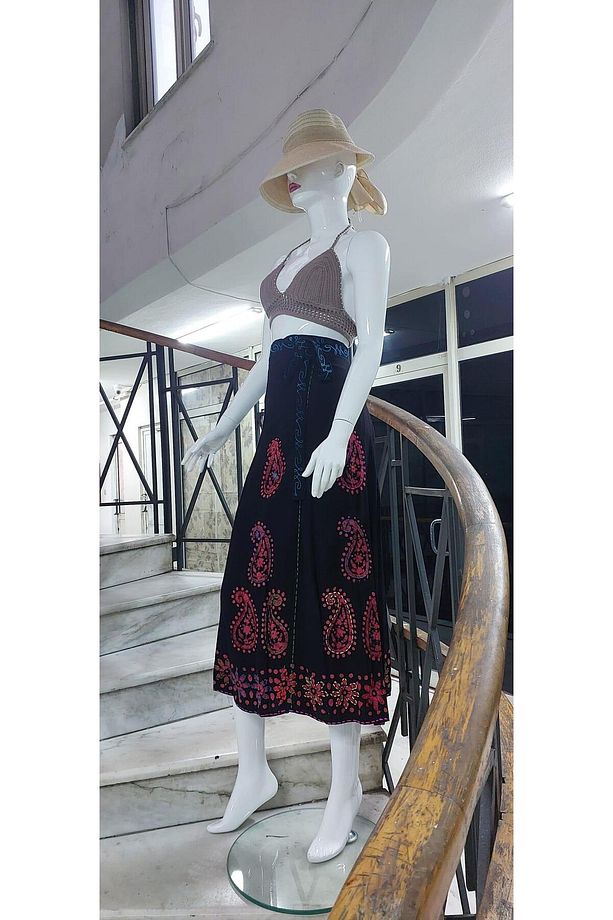 Hint Batik Çiçek Desenli ve İşlemeli Uzun Hint Anvelop Etek - 4