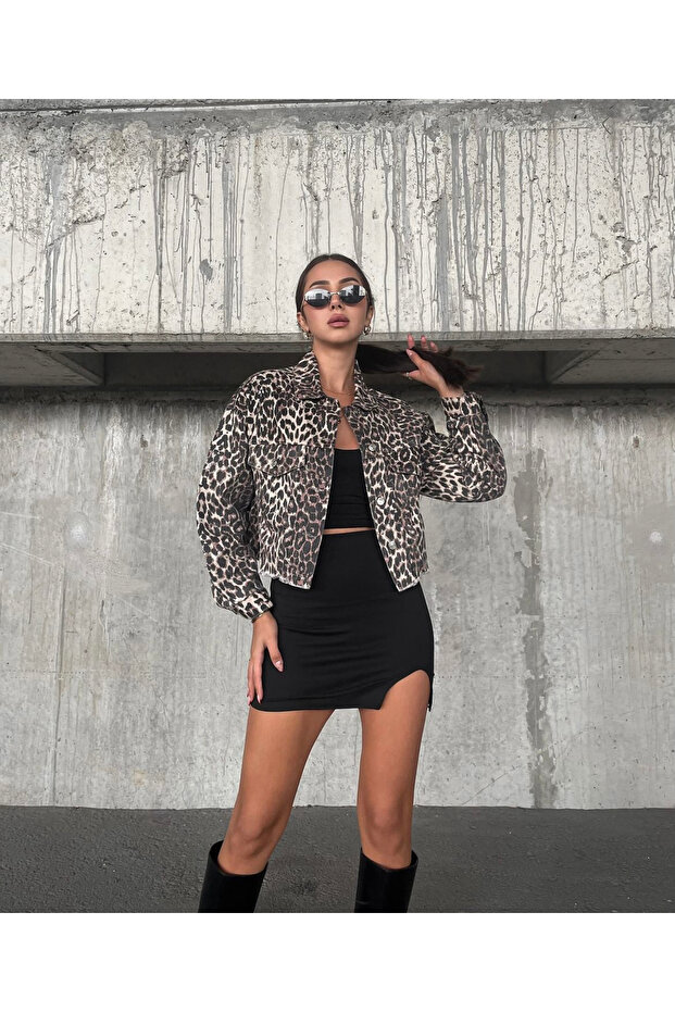 سترة جينز قصيرة بطبعة الفهد - 5