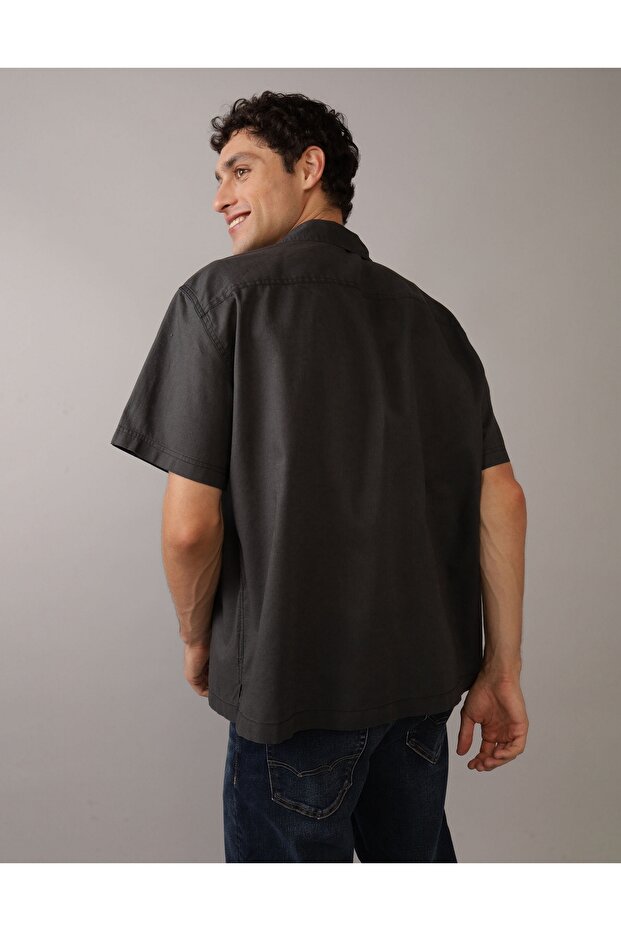 قميص AE المصنوع من مزيج الكتان بأزرار عند حوض السباحة - 2