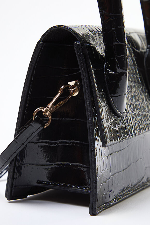 Czarna torebka damska z krzyżowymi paskami TWOAW25OC00000 - 3