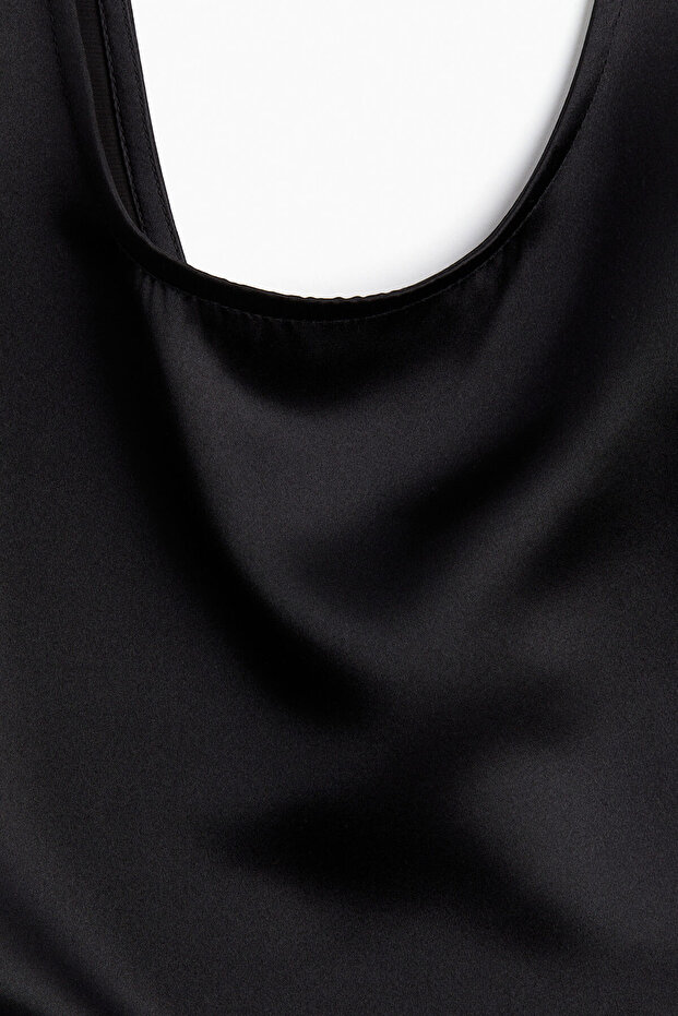 İpek Karışımlı Kolsuz Üst - 5