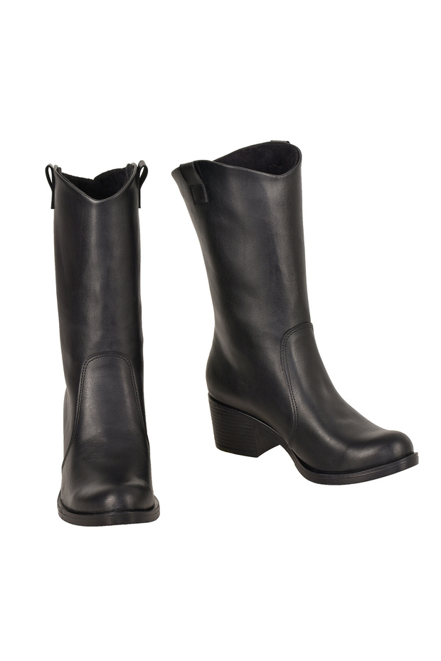 Siyah Kadın Bot - 4