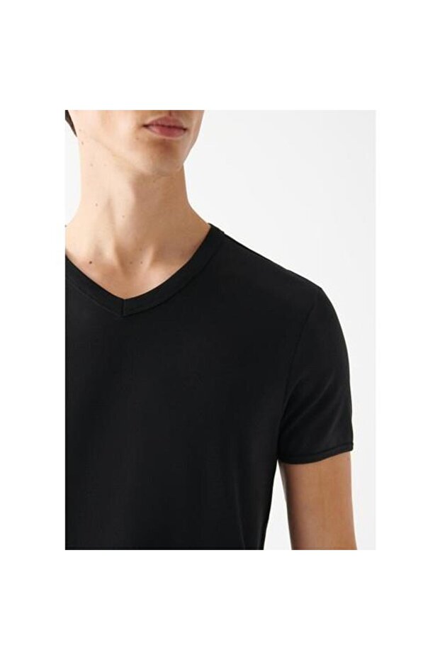 تي شيرت برقبة على شكل حرف V - 5