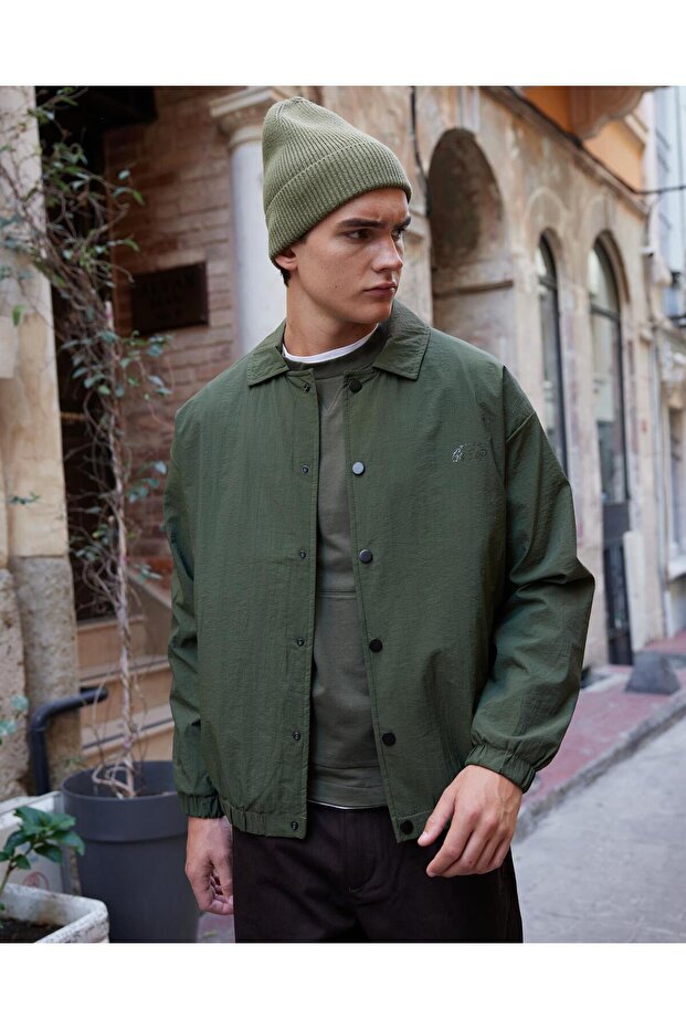 سترة معطف المظلة للرجال باللون الكاكي - 2