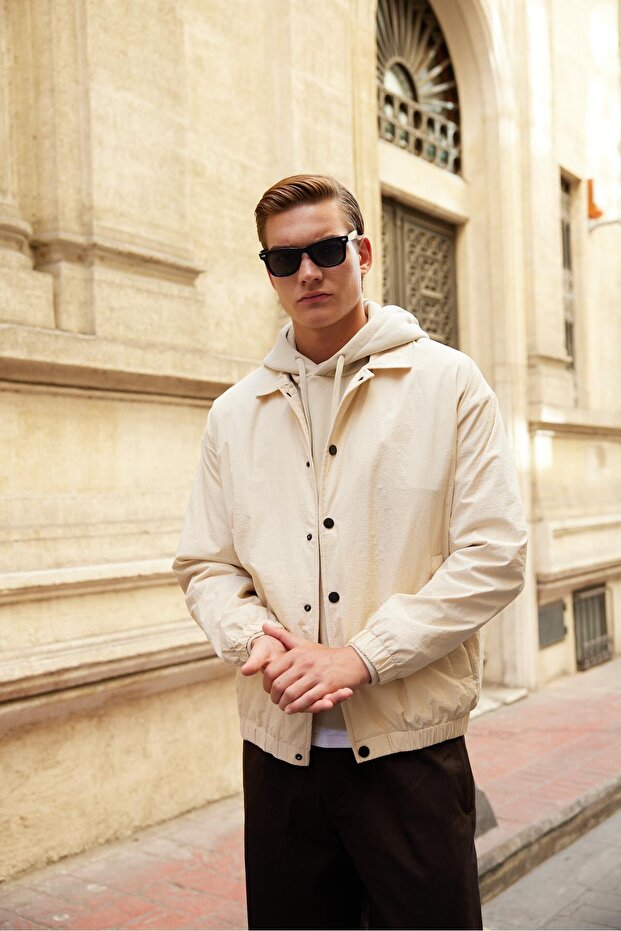 سترة معطف المظلة للرجال باللون البيج - 1