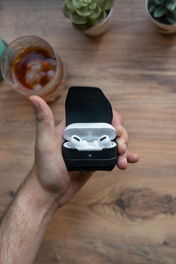 Minimal X Airpods Pro Kılıf - Siyah - El Yapımı & Gerçek Deri - Minimalist Tasarım - 1