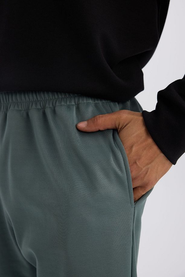 DeFactoFit Sporcu Jogger Eşofman Altı Standart Fit Basic Düz Cepli Beli Paçası Lastikli D3742AX24WN - 4