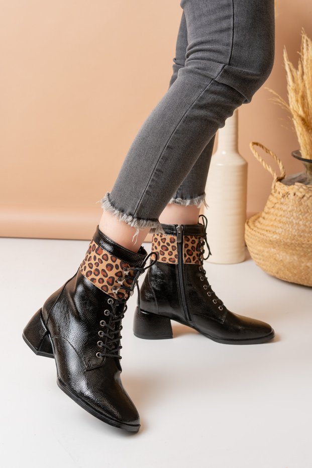 Women's Heeled Crinkle Patent Leopard Print Detailed Boots