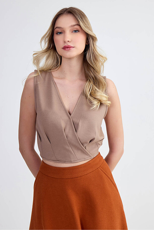 بلوزة مشروط بأكمام قصيرة ورقبة على شكل حرف V - 4