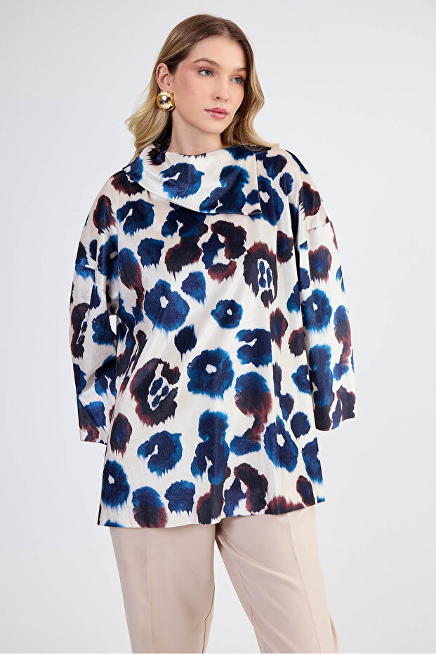 بلوزة من القماش اللامع برقبة غير متماثلة - 2