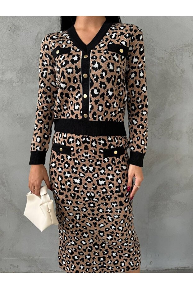 طقم تنورة برقبة على شكل حرف V مع أزرار بنمط الفهد - 2