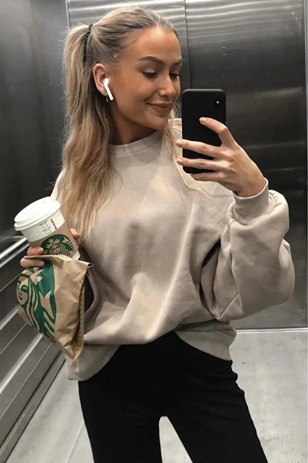 سويت شيرت أساسي بياقة دائرية باللون البيج - 3