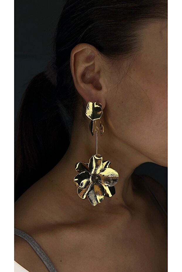 Three-Dimensional Gold Flower Earrings