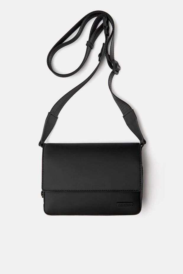 Kapaklı ve kaplamalı çapraz çanta - 1