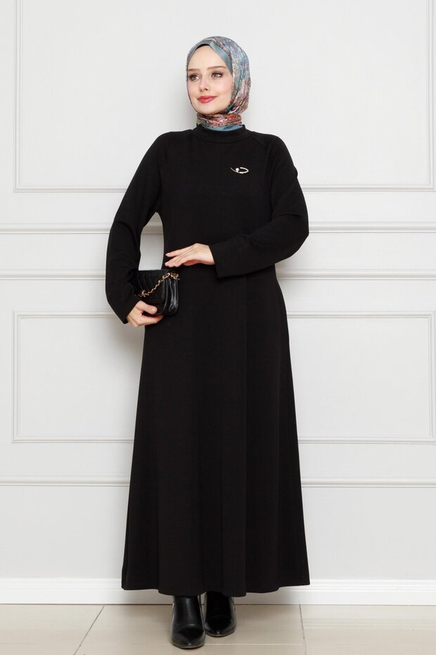 Rochie cu broșă - Negru - 3