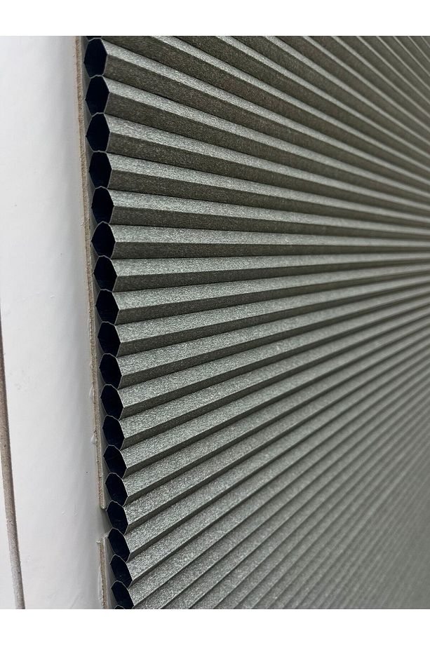 Honeycomb (BAL PETEĞİ) Antrasit %100 Karartma Ve Isı Yalıtımlı Cam Balkon Plise Perde - 1