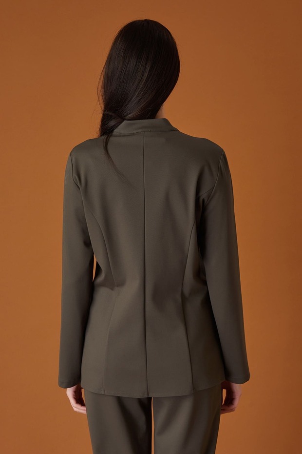 Düğme detaylı örme ceket - 7