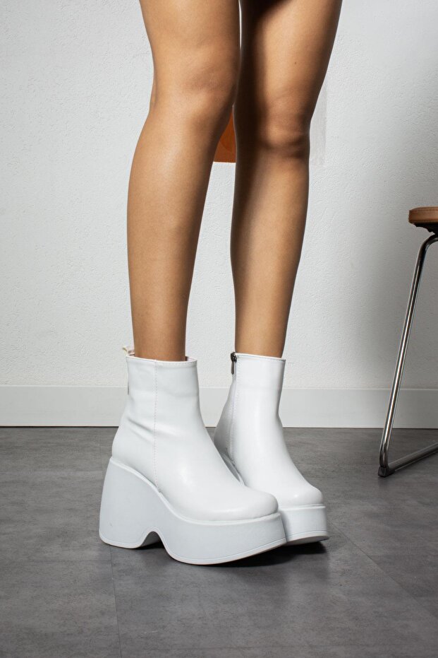 Rionli Beyaz Bot - 1