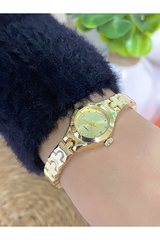 Vintage Elegant Design Women's Quartz Wristwatch
