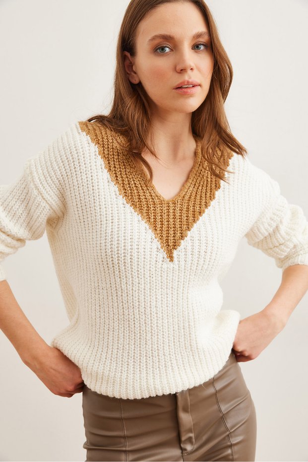 Women's Ecru V-Neck Color Detailed Soft Textured Knitwear Sweaterkzk- 19000895