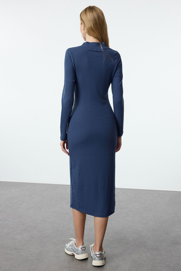 Indigo Fitilli Derin Yırtmaç Detaylı Fitted/Vücuda Oturan Midi Esnek Örme Elbise TWOAW24EL00174 - 5