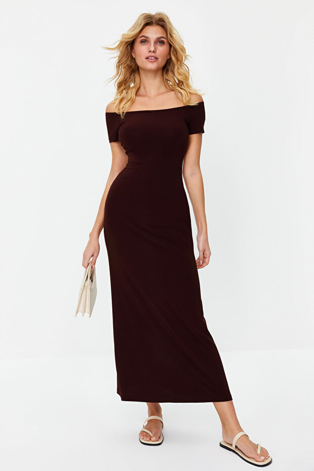 Kahverengi Carmen Yaka Fitted/Vücuda Oturan Esnek Örme Maxi Kalem Elbise TWOSS24EL00096 - 1