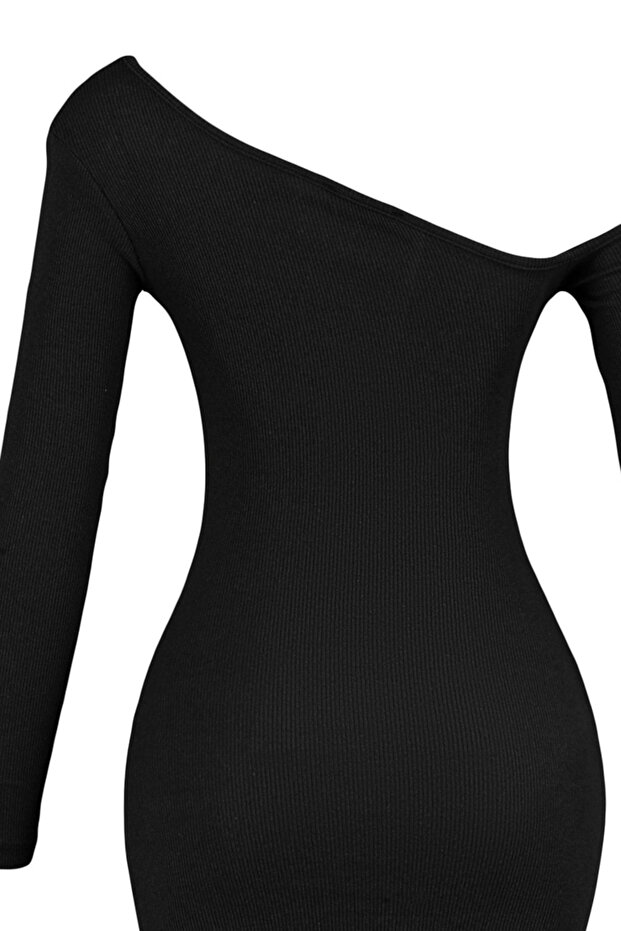 Siyah Vücuda Oturan Asimetrik Yaka Omzu Açık Mini Fitilli Esnek Örme Kalem Elbise TWOAW23EL00118 - 7